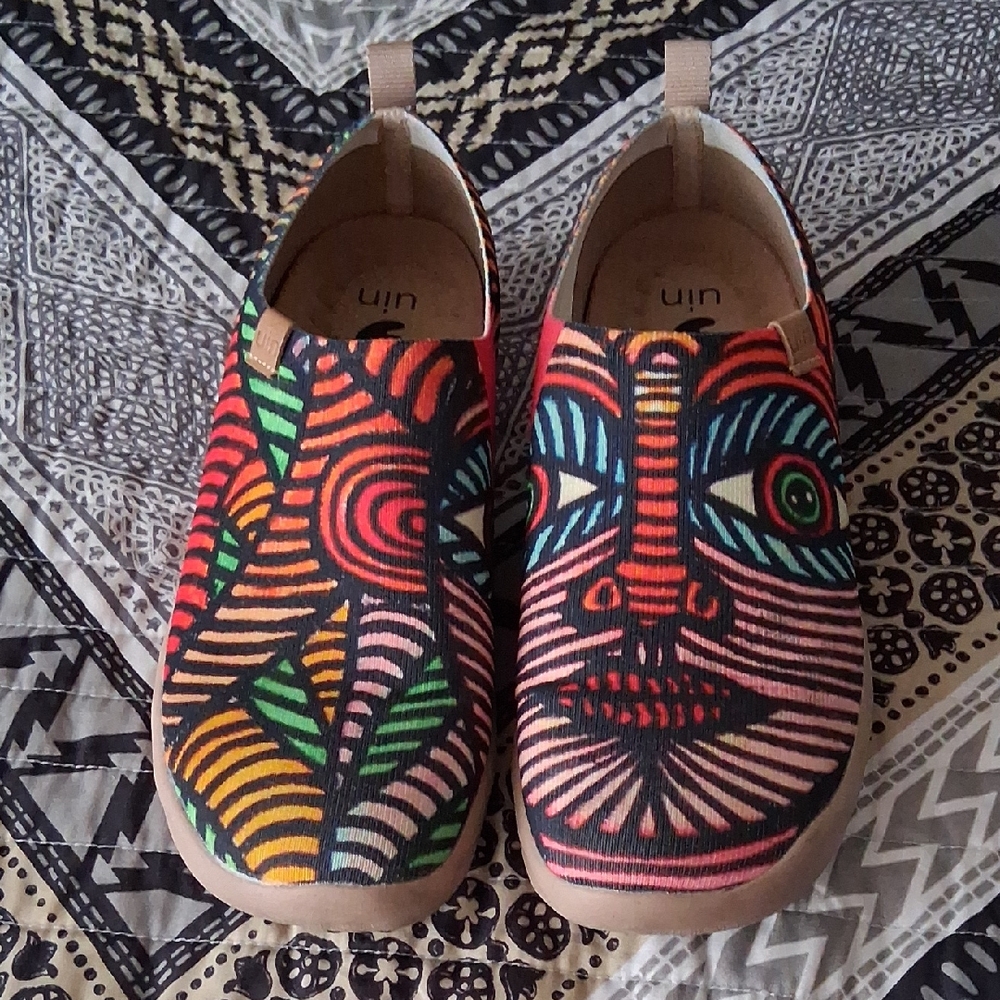 UIN  Artistic Multicolor Slip-On Sneakers